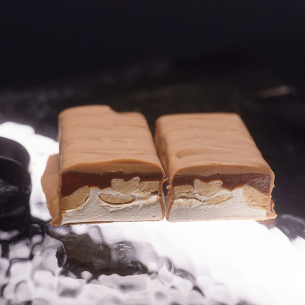 Арахисовый «UGLY» шоколадный батончик с нугой и карамелью 