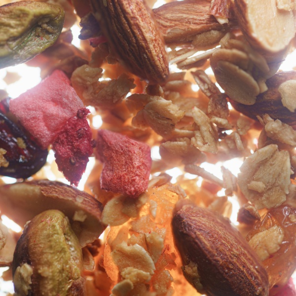 Гранола с орехами, ягодой и сухофруктами - купить в интернет-магазине VERHOFF с доставкой по России.