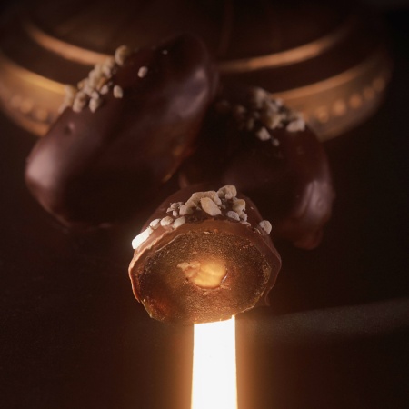 Конфеты с фиником и фундуком в темном шоколаде купить в интернет-магазине VERHOFF