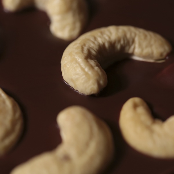 Темный 66% шоколад с кешью из какао-бобов Венесуэла 