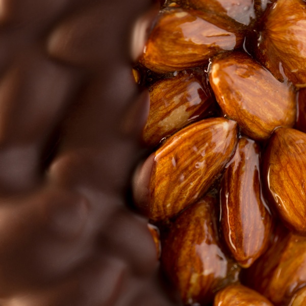 Материк миндаль в карамели и темном шоколаде купить в интернет-магазине VERHOFF