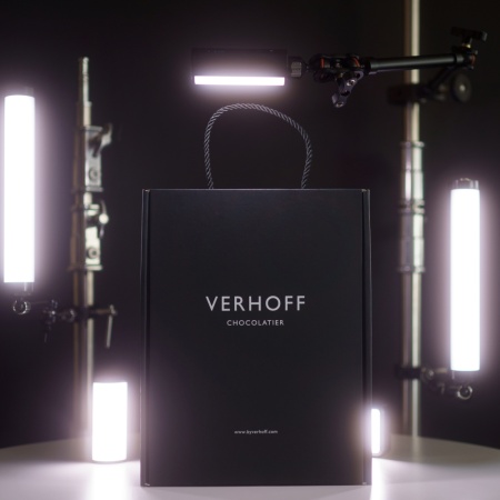 Подарочный бокс BLACK с шоколадом, ореховой пастой, конфетами и чаем купить в интернет-магазине VERHOF