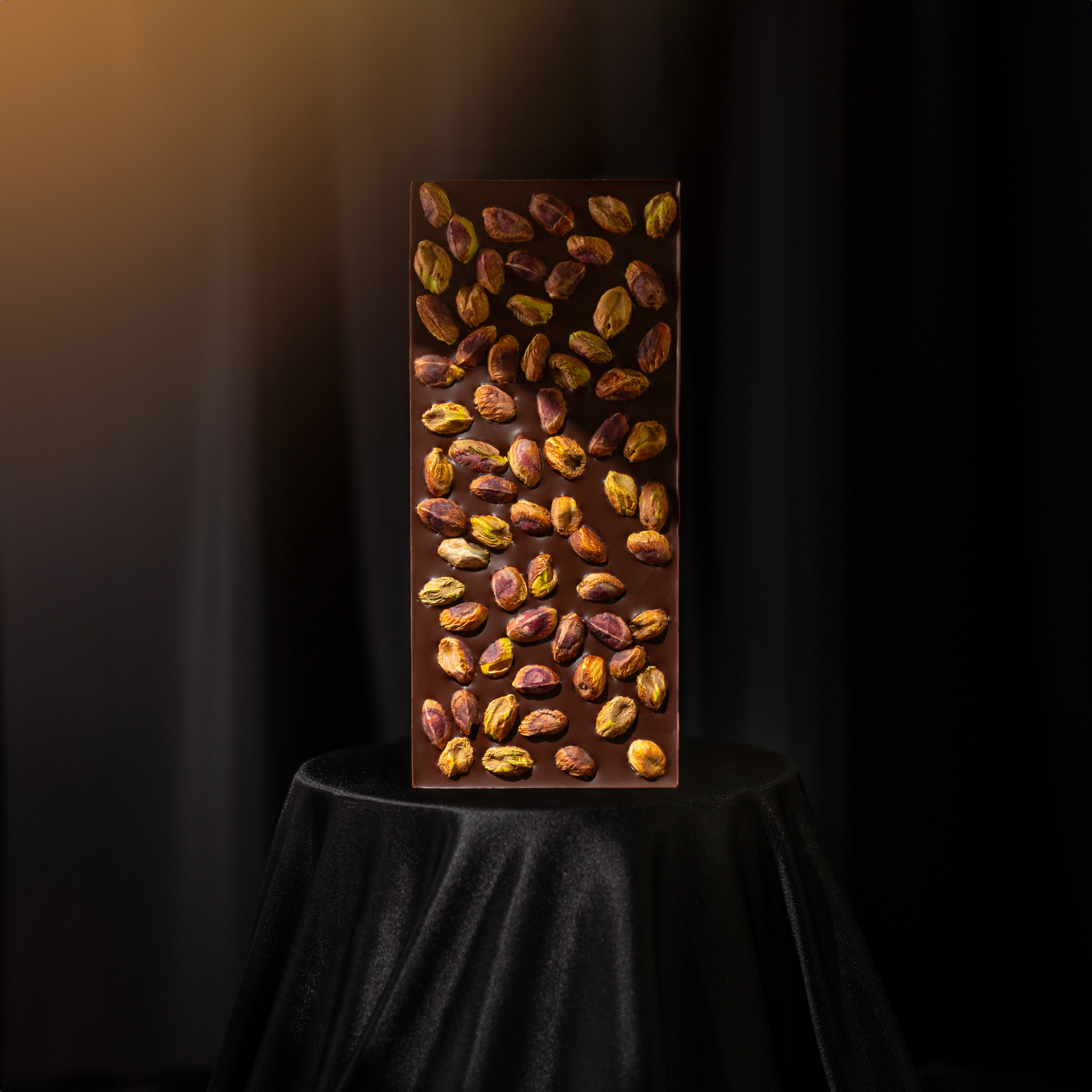 Темный шоколад 66% с фисташкой из какао-бобов Венесуэла