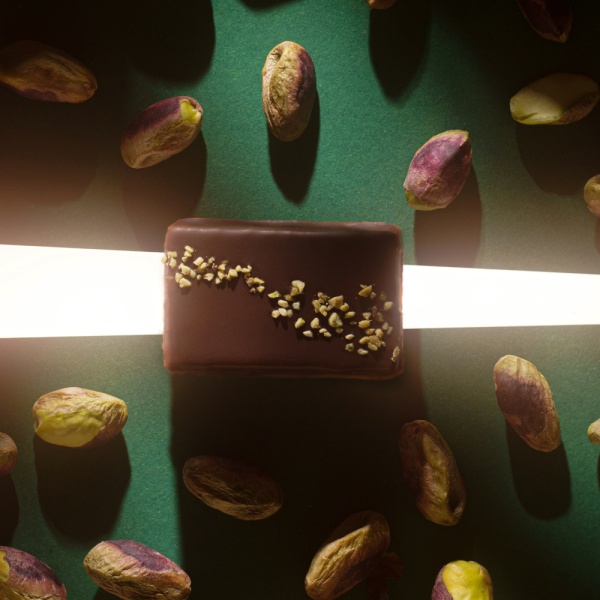 Конфеты пралине фисташка с малиной в темном шоколаде купить в интернет-магазине VERHOFF