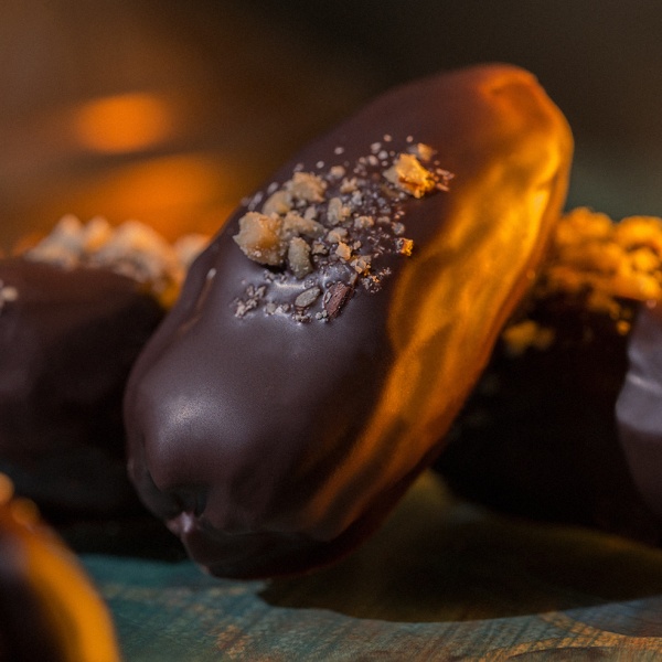 Конфеты с фиником и фундуком в темном шоколаде купить в интернет-магазине VERHOFF